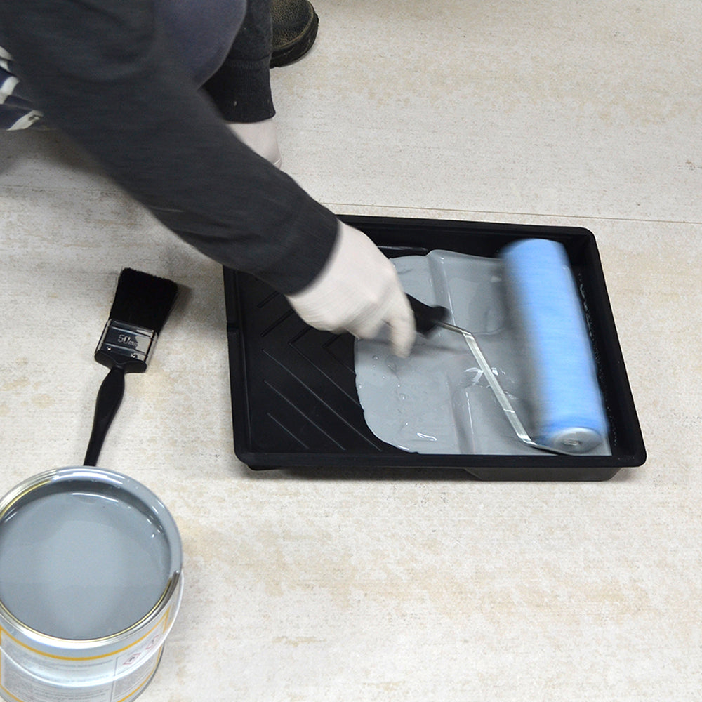 Peinture pour Sol gris avec le Rouleau Professionnel avec Bac à Peinture