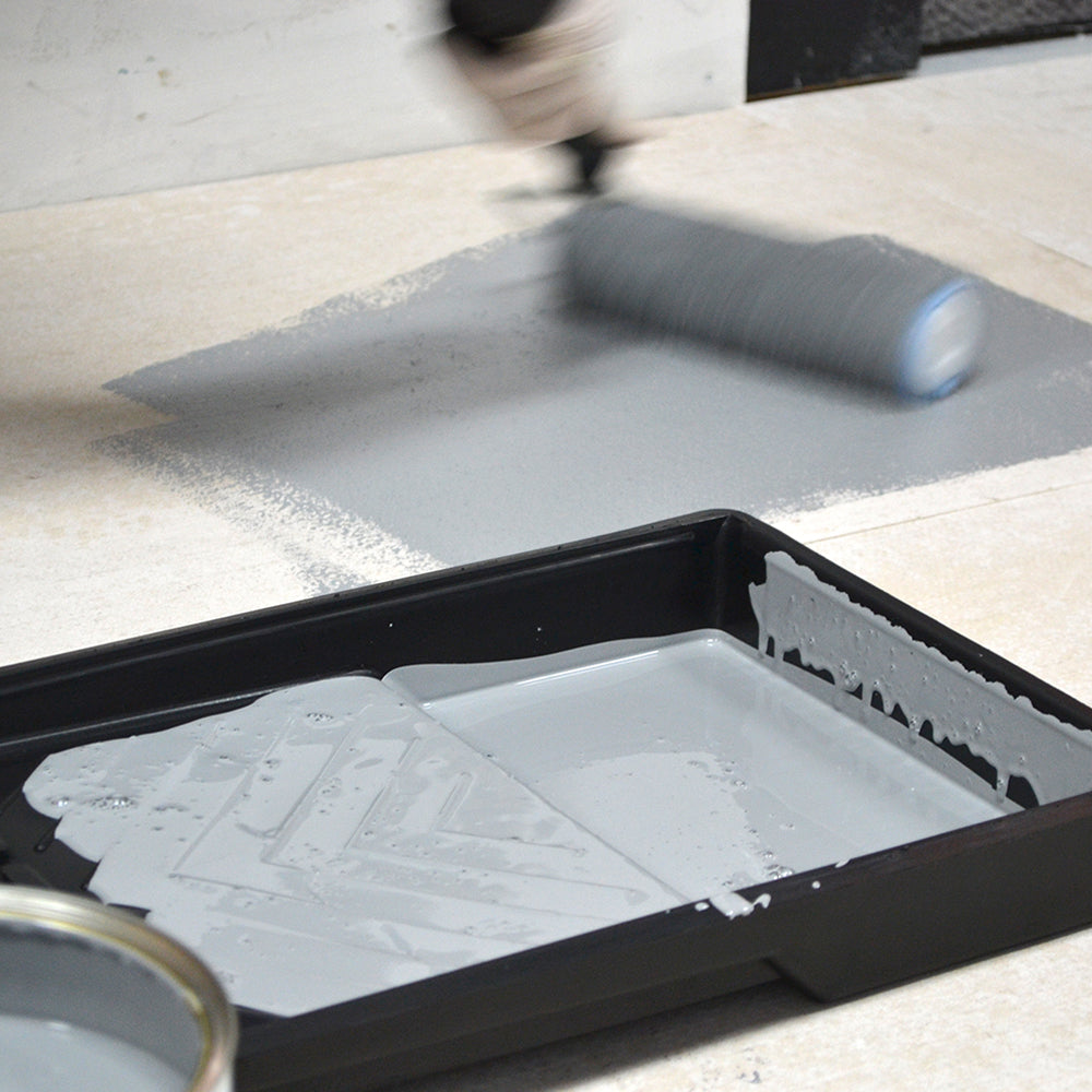 Peinture pour Sol gris avec le Rouleau Professionnel avec Bac à Peinture